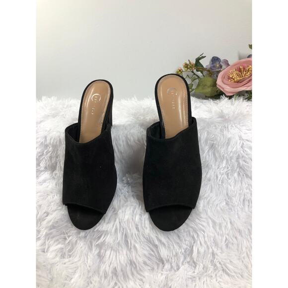 Cest. 1946 Women’s Black Suede Mule Sandals Cone Heel 3” Size 7 Peep Toe Slip on - Picture 3 of 6